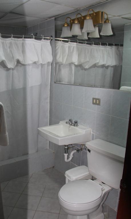 Hotel La Torre Guayaquil Oda fotoğraf