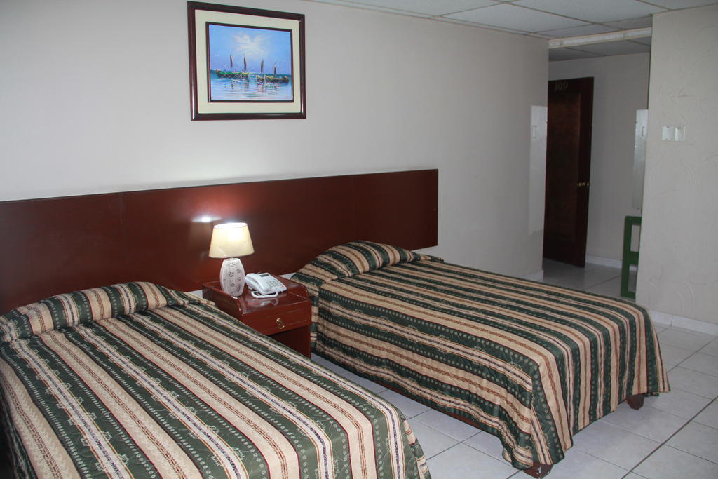 Hotel La Torre Guayaquil Oda fotoğraf