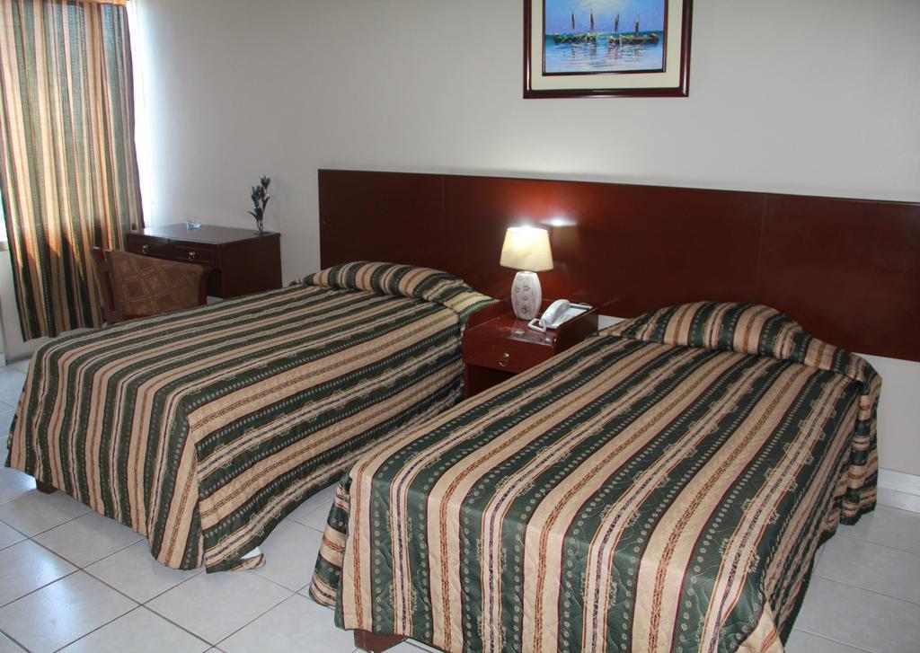Hotel La Torre Guayaquil Oda fotoğraf